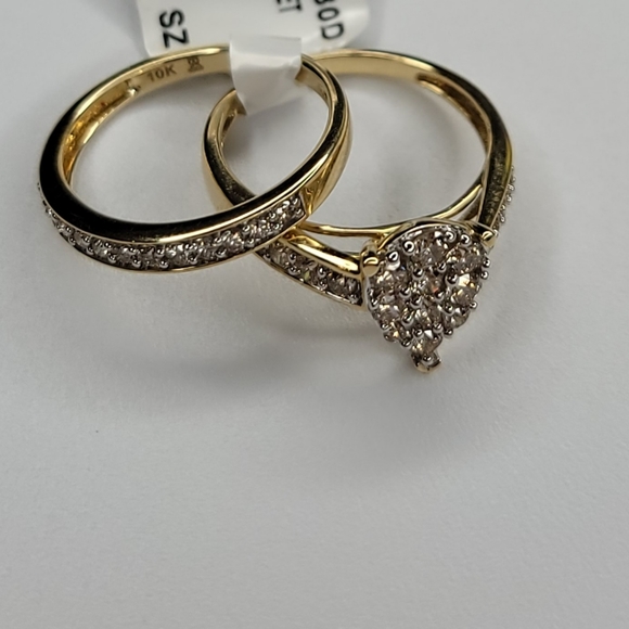 10K Diamond Ring Set - Picture 14 of 16